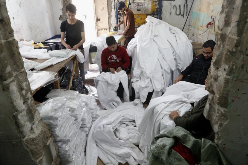 Warga Gaza Raih Rezeki tak Terduga Lewat Masker. Mereka sedang membuat pakaian pelindung medis untuk diekspor ke Israel.