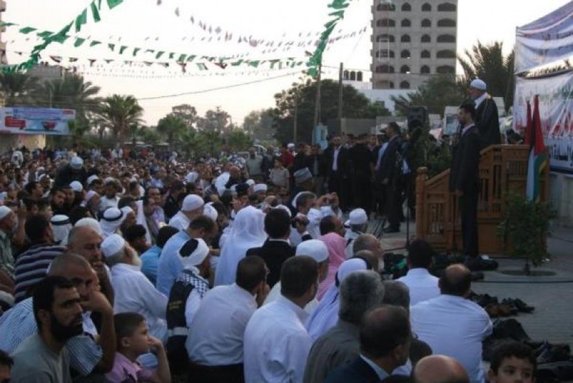 Warga Gaza saat menghadiri pertemuan yang dihadiri Perdana Menteri Ismail Haniyah.