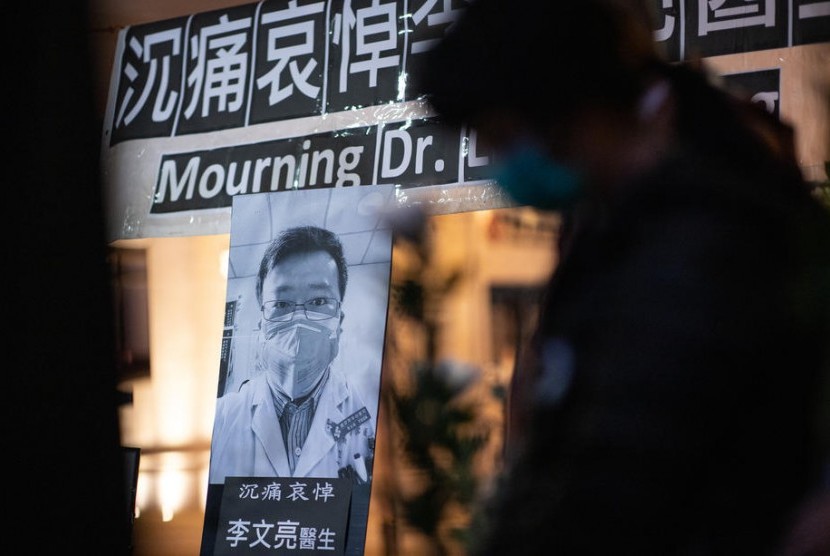 Warga Hong Kong berduka atas meninggalnya dr Li Wenliang, 7 Februari.(EPA)