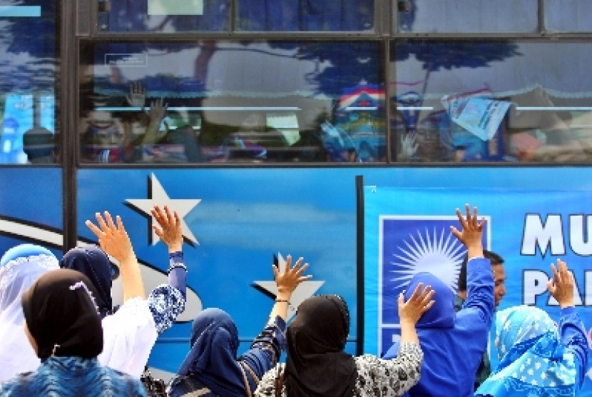   Warga ibukota mengikuti mudik bareng Partai Amanat Nasional (PAN) tahun 2011 lalu. 