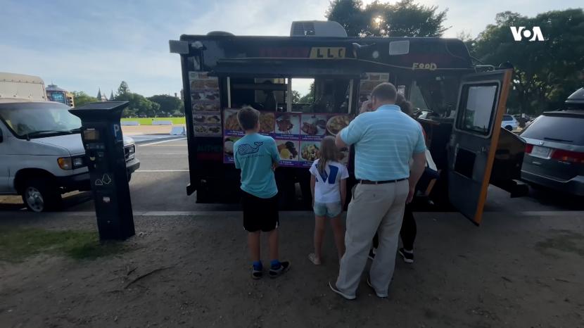 Warga Indonesia di Amerika menyajikan kuliner rendang di Food Truck