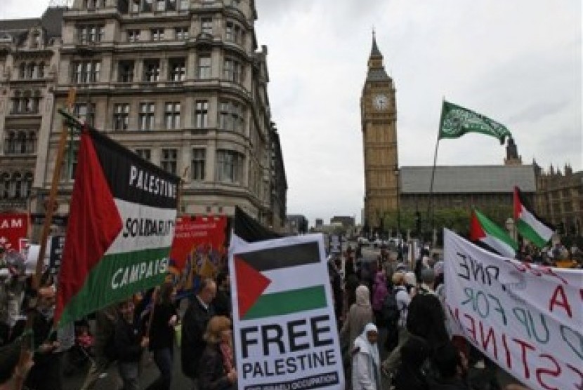 Warga Inggris mengecam kebiadaban Israel melalui unjuk rasa (ilustrasi).Pemerintah Inggris dikecam karena sikap diamnya atas kebijakan Israel
