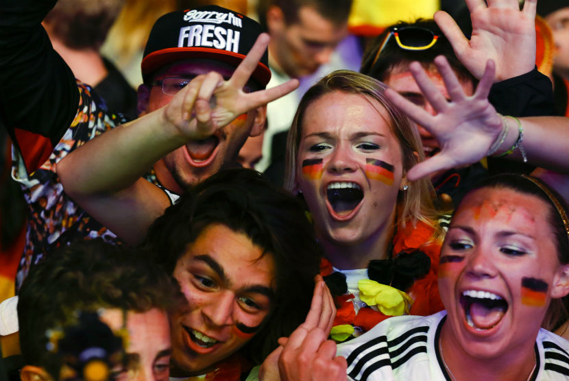 Warga Jerman meluapkan kegembiraan mereka setelah Timnas Jerman memastikan diri melenggang ke final Piala Dunia 2014 usai mengalahkan tuan rumah Brasil pada Rabu (9/7) dini hari WIB. 