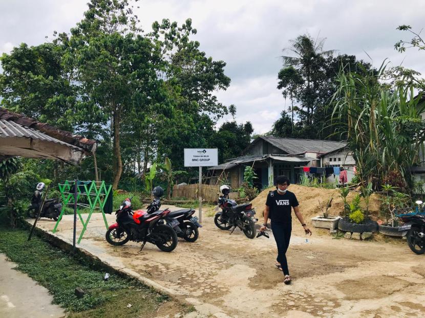 Warga  Kampung Ciletuh Hilir, Desa Wates Jaya, Kecamatan Cigombong, Kabupaten Bogor, Jawa Barat, menolak pindah.