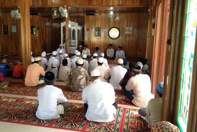 Warga Kampung Datah Bilang, Long Hubung, Mahakam Ulu saat mengikuti safari dakwah di Masjid Arrahman.