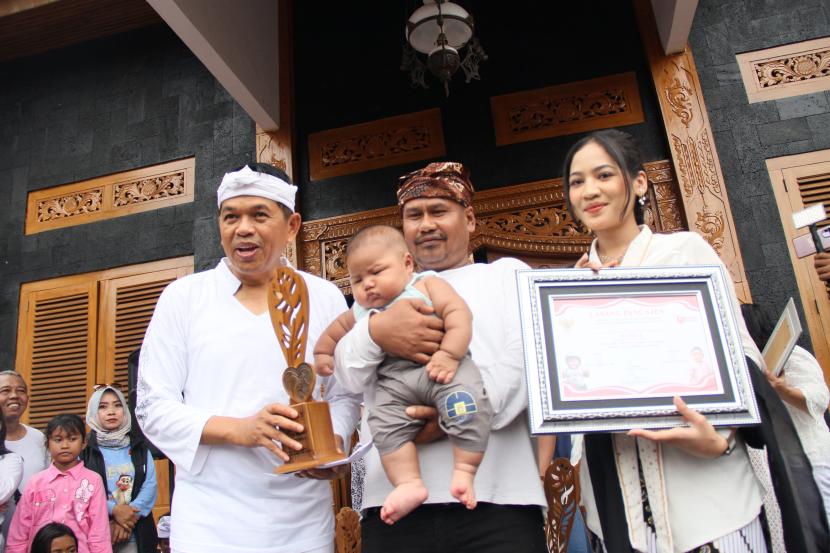 Warga Kampung Pakuan Subang, Jawa Barat, menyelenggarakan Lomba Bayi Sehat dan Gemoy, Ahad (10/12/2023).