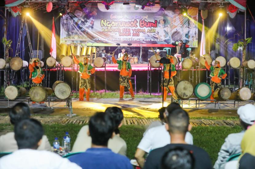 Warga Kampung Seni Yudha Asri Desa Mander, Kecamatan Bandung, Kabupaten Serang, Provinsi Banten kembali menggelar acara tradisi budaya Ngaruwat Bumi mulai Jumat (30/6/2023) hingga Ahad (2/7/2023). 