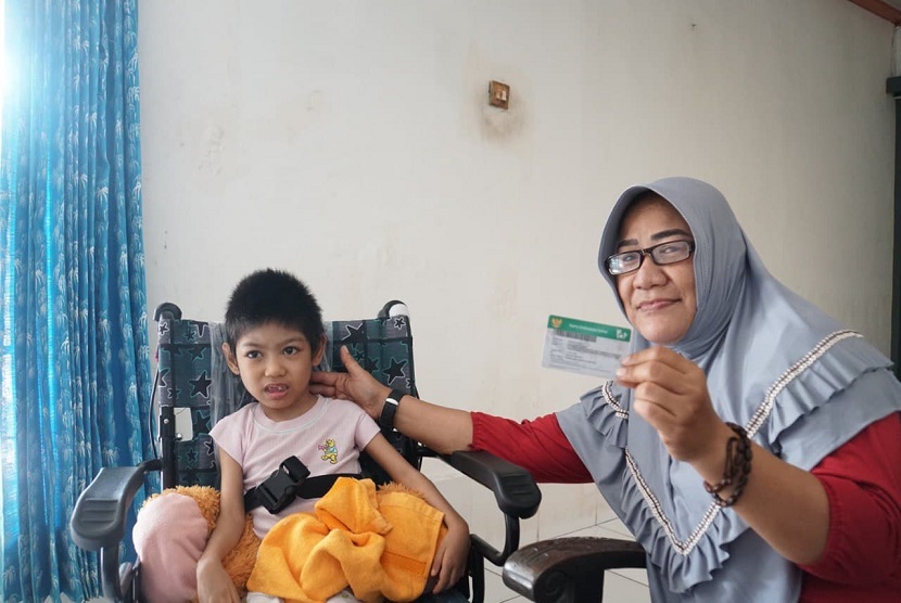 Warga Kota Balikpapan Endang Sari Banun merasakan manfaat yang amat besar dengan adanya Program Jaminan Kesehatan Nasional-Kartu Indonesia Sehat (JKN-KIS).