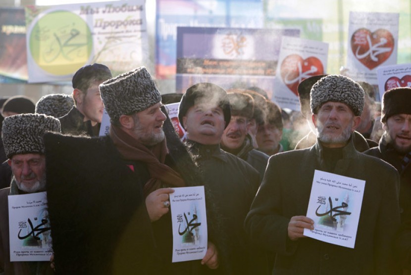 Warga Kota Grozny, Republik Chechnya, demo menolak visualisasi Nabi Muhammad.