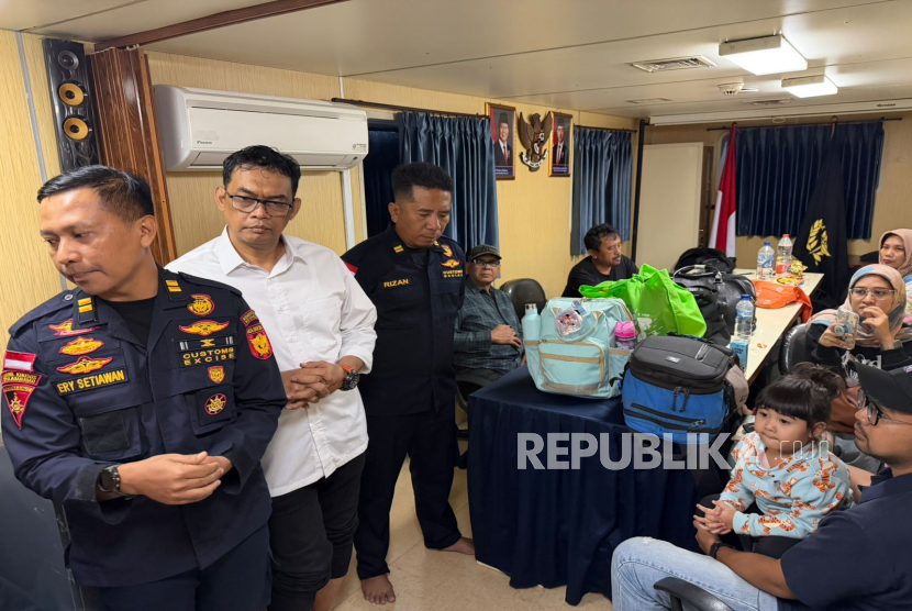 Kapal Patroli Bea Cukai Evakuasi 36 Warga Langsa Lewat Jalur Laut Akibat Banjir