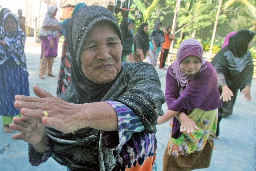 DPRD-Pemkot Manado Anggarkan Dana bagi Penduduk Lanjut Usia. Warga lanjut usia mengikuti senam lansia. (ilustrasi)