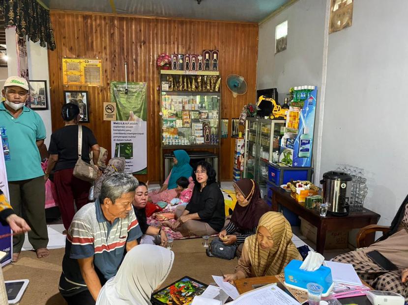 Warga lansia mengikuti program pemeriksaan kesehatan di Posyandu Lansia di Kompleks Bangsa Permai, Kelurahan Menteng, Kecamatan Jekan Raya, Palangkaraya, Kalimantan Tengah.  