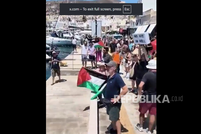 Warga lokal di Pulau Syros Yunani menolak masuk turis Israel.