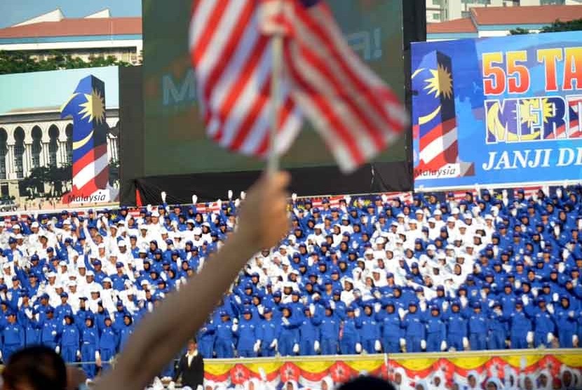 Warga Malaysia merayakan hari kemerdekaan ke-55 yang diselenggarakan di Lapangan Merdeka,Kuala Lumpur,Jumat (31/8).  (Syahruddin El Fikri/Republika)