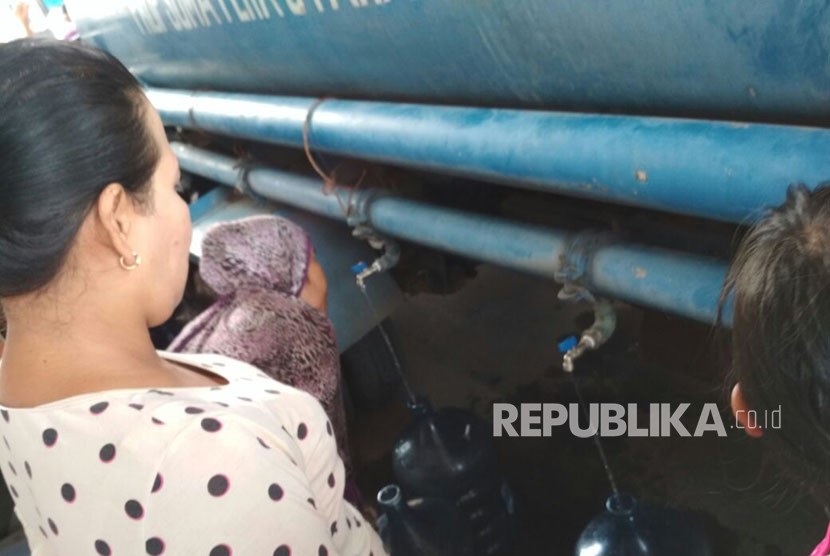 Badan Penanggulangan Bencana Daerah (BPBD) Kabupaten Temanggung, Jawa Tengah, menyiapkan 7 juta liter atau 1.500 tangki air bersih untuk mengatasi kekeringan pada musim kemarau tahun ini (Foto: ilustrasi pasokan air bersih)