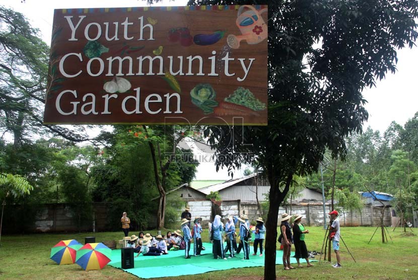   Warga melakukan aktivitas saat acara Hidden Park di Taman Tebet, Jakarta Selatan, Ahad (17/11).   (Republika/Yasin Habibi)