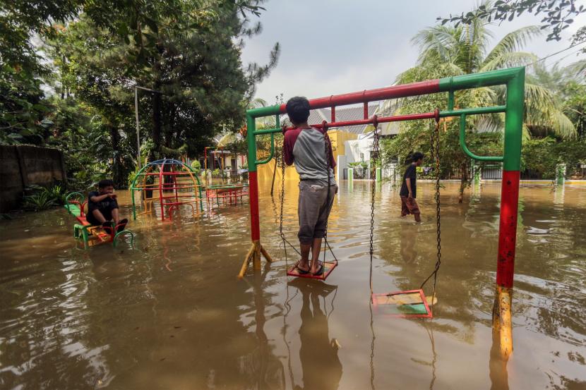 Banjir melanda 10 kecamatan di Kota Medan, Sumatera Utara.
