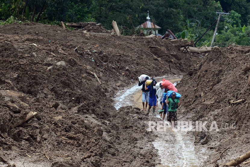 Longsor, ilustrasi. Tiga korban tanah longsor di Desa Lonjoboko, Kecamatan Parangloe, Kabupaten Gowa, Provinsi Sulawesi Selatan, sudah ditemukan. 