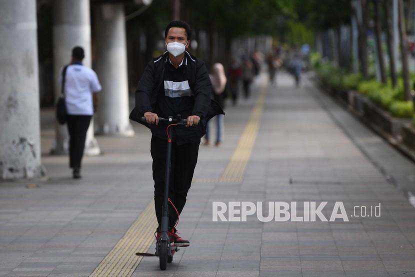 Omicron lebih banyak menyerang usia produktif dan relatif lebih sehat (Foto: ilustrasi)