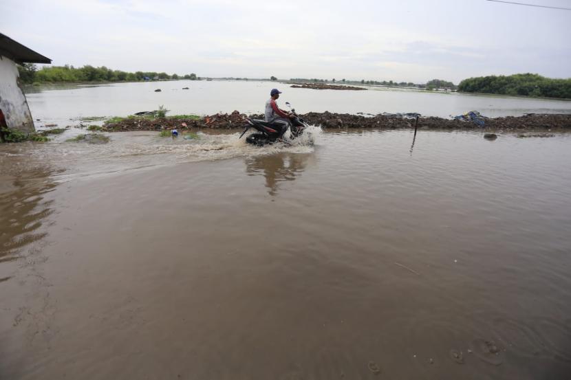 (ILUSTRASI) Banjir rob di wilayah Indramayu.