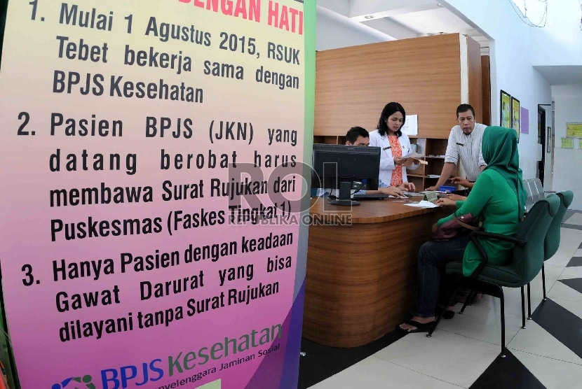 Warga mendaftar program Badan Penyelenggara Jaminan Sosial (BPJS) Kesehatan di Rumah Sakit Umum (RSU) Tebet, Jakarta, Rabu (5/8).