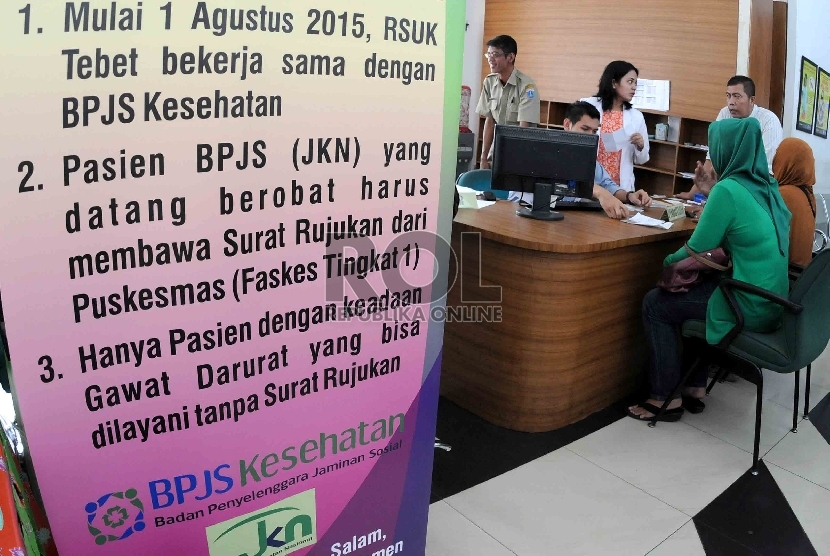 Warga mendaftar program Badan Penyelenggara Jaminan Sosial (BPJS) Kesehatan di Rumah Sakit Umum (RSU) Tebet, Jakarta, Rabu (5/8).