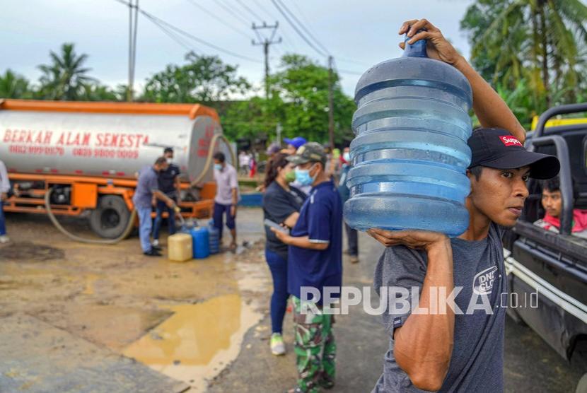Badan Penanggulangan Bencana Daerah (BPBD) Jawa Barat, terus berkoordinasi dengan BPBD Kabupaten Bekasi untuk memantau keadaan dan kebutuhan dasar warga terdampak banjir di pengungsian.