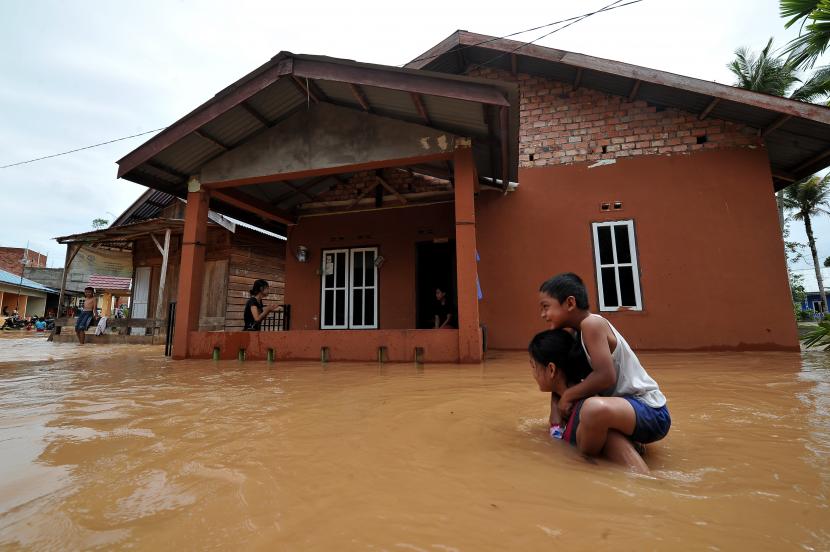 Perumahan Bumi Pesanggrahan Indah (BPI) di Desa Cilebut Barat, Kabupaten Bogor, Jawa Barat, terendam banjir dengan ketinggian air sekitar 1,2 meter pada Jumat (15/7/2022) malam (Foto: ilustrasi)