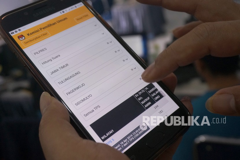The Vote Counting Information System (SITUNG) 2019 election accessed by using an android phone.