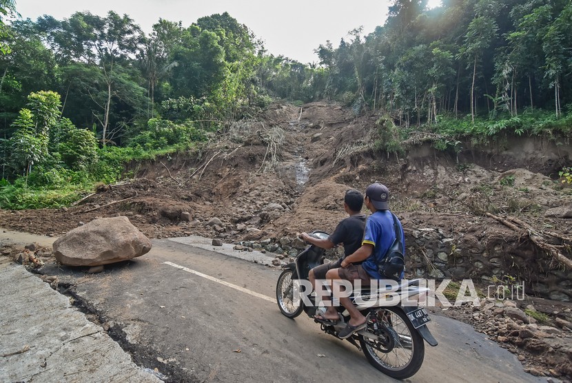 Banjir dan longsor melanda Kecamatan Palembayan, Kabupaten Agam, Sumbar (Foto: ilustrasi longsor)