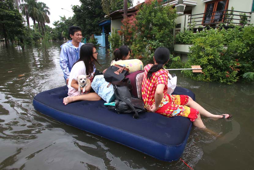 Flood in Tangerang (ANTARA/Rivan Awal Lingga)