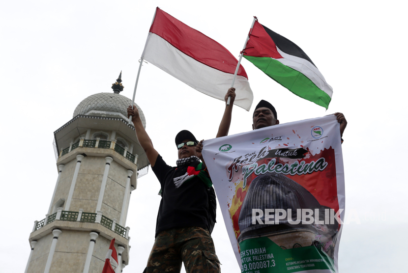 Rally to support Palestinian at Baiturrahman Grand Mosque, Banda Aceh, Aceh, (August 6). 