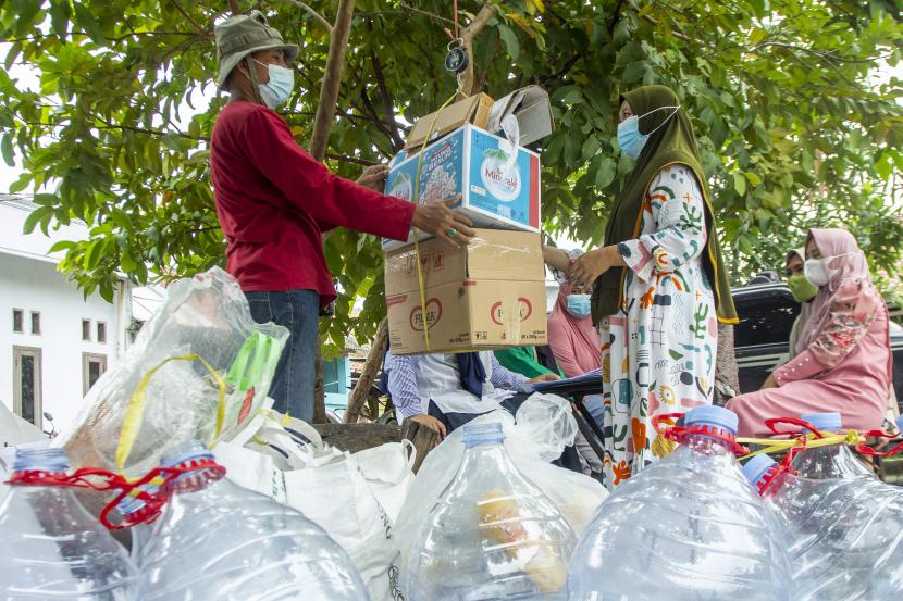 Ilustrasi bank sampah. Sejumlah perusahaan di bawah Kementerian BUMN menggelar kegiatan peduli lingkungan melalui Program Pengelolaan Sampah Terintegrasi di Manggarai Barat, NTT.