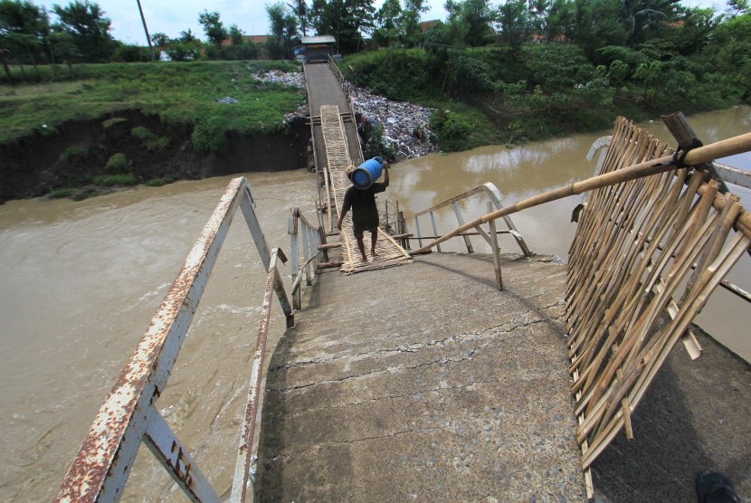 Jembatan ambruk (ilustrasi)