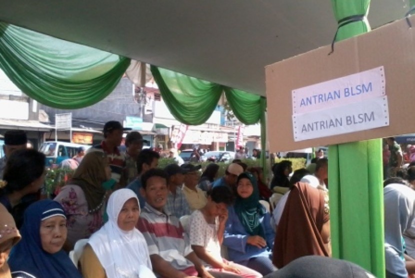 Warga miskin di Kota Depok, Jawa Barat mulai menerima dana bantuan.