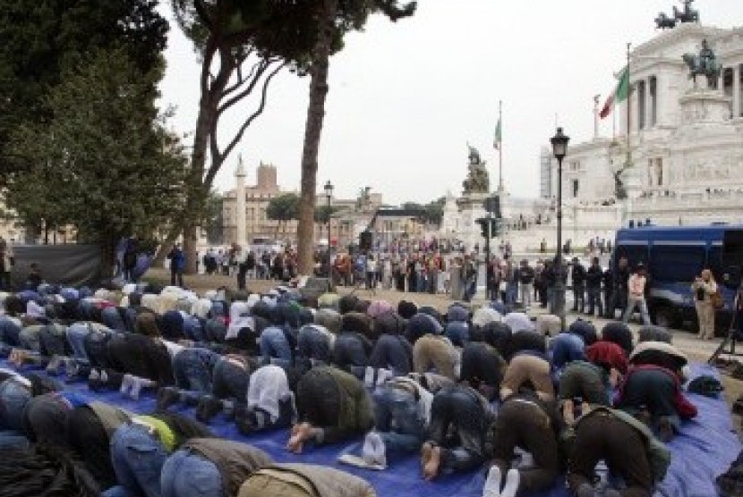 Warga Muslim di Italia shalat Jumat di Piazza Venezia (Ilustrasi)