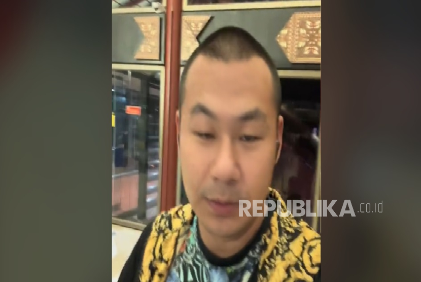 Warga negara asing (WNA) asal China yang menyelipkan uang berjumlah Rp 500 ribu di paspor untuk menghindari Bea Cukai