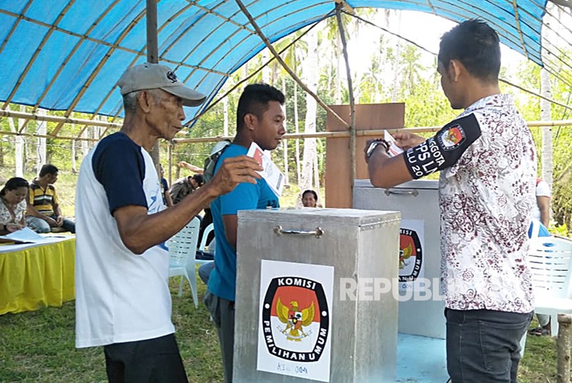 Warga Negara Indonesia menggunakan hak pilihnya dalam Pemilu 2019 di luar negeri. (ilustrasi)