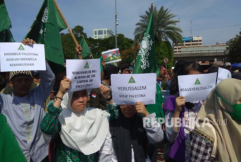 Warga NU yang hadir dalam aksi bela Palestina di Kedutaan Besar Amerika Serikat, Jakarta Pusat. 