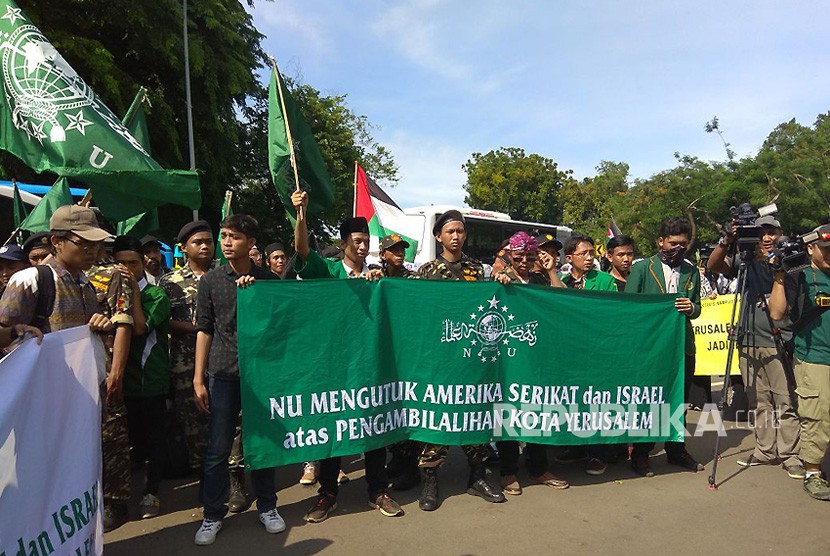 Warga NU yang hadir dalam aksi bela Palestina di Kedutaan Besar Amerika Serikat, Jakarta Pusat. 