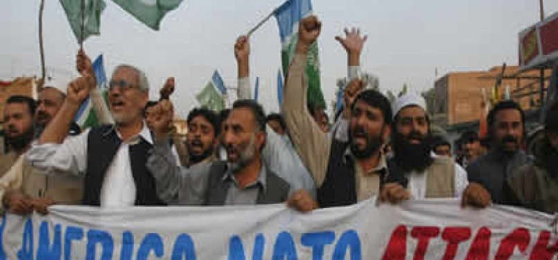 Warga Pakistan unjuk rasa menentang serangan NATO yang menewaskan 24 tentara Pakistan