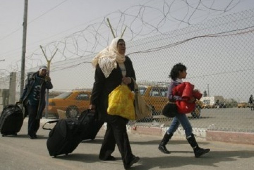 Mesir Buka Perbatasan dengan Palestina. Foto:  Warga Palestina baru pulang dari Mesir lewat perbatasan Pintu Rafah.