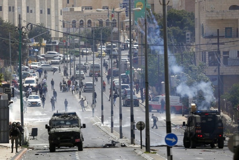  Palestinians clashed with Israeli troops following protests against the opening of the US embassy in Jerusalem on Monday, May 14, 2018.