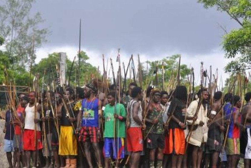 Warga Papua bersiap untuk perang antarkampung (ilustrasi).