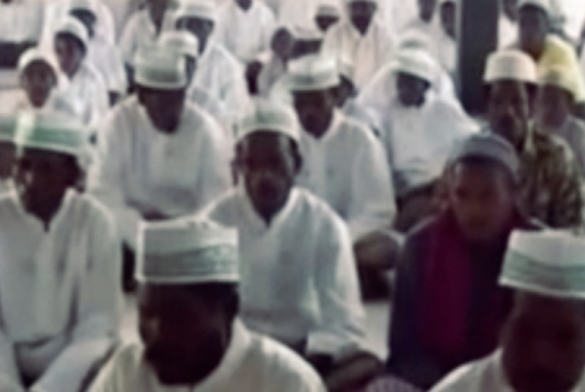 Muslim of Papua performing Eid prayers