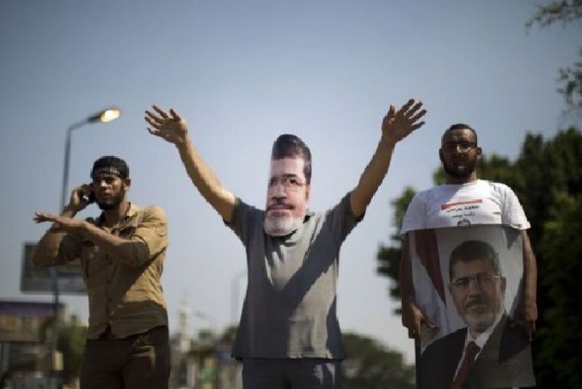 Warga pendukung Presiden terpilih Mursi tetap melakukan aksi damai di beberapa kota di Mesir
