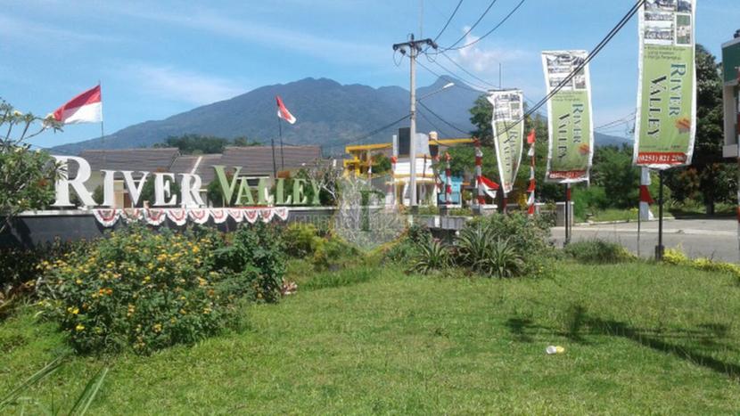 Warga Perumahan River Valley, Desa Palasari, Kecamatan Cirejuk, Kabupaten Bogor, bertengkar adang truk DLH gara-gara pemilihan RT.
