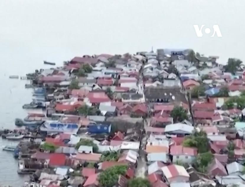 Warga pulau Gardi Sugdub, yang hidup turun temurun di laut, terpaksa pindah ke daratan akibat permukaan air laut yang meninggi.