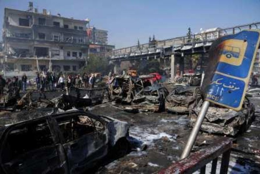 Dua bom di pinggir jalan meledak di dekat sebuah bus yang membawa pasukan militer di Suriah. Ilustrasi.