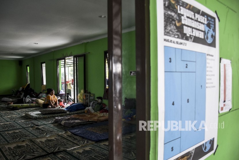 MUI: Bandung Wajib Cari Tempat Layak Bagi Warga Tamansari. Warga Tamansari yang terdampak penggusuran beraktivitas di Masjid Al-Islam yang dijadikan posko di Jalan Kebon Bibit, Kota Bandung, Senin (20/1)